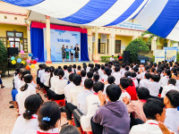 Hội Liên hiệp Phụ nữ tỉnh phối hợp tổ chức tuyên truyền cho học sinh và phụ huynh tại xã Thanh, huyện Hướng Hóa -Ảnh: D.T