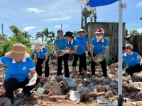 PHỤ NỮ PHƯỜNG ĐỒNG HỚI CHUNG TAY XÂY DỰNG, SỬA CHỮA NHÀ Ở HỘ NGHÈO, HỘ CẬN NGHÈO