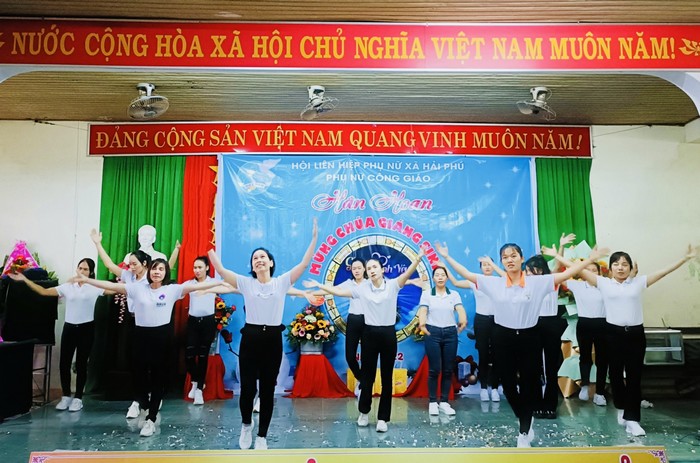 Hội LHPN xã Hải Phú (huyện Hải Lăng) tổ chức sinh hoạt chuyên đề nhân dịp Giáng sinh cho hội viên, phụ nữ Công giáo