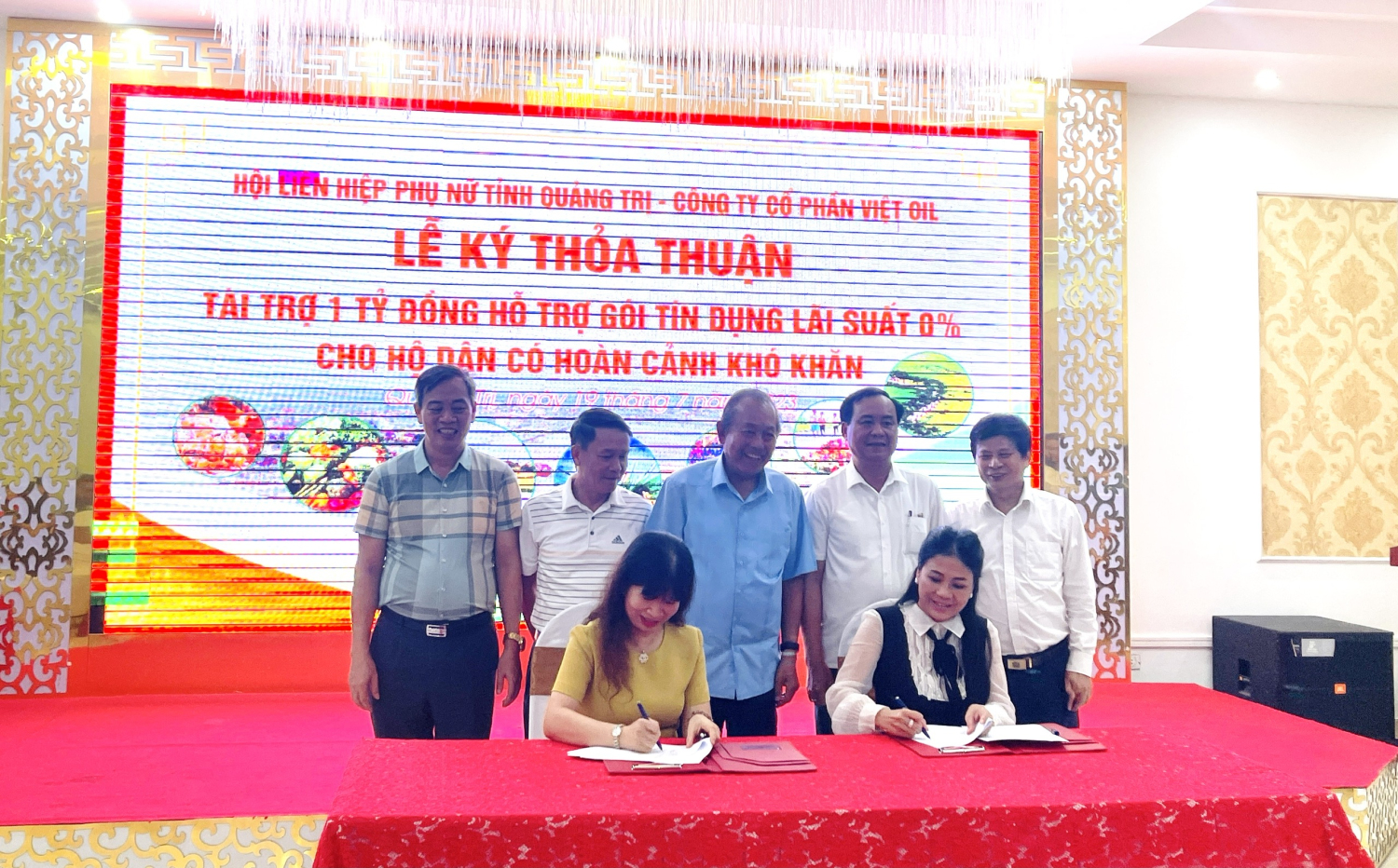 Lễ kí kết giữa Hội Phụ nữ tỉnh Quảng Trị và Công ty TNHH TM Vận tải và Du lịch Xuyên Việt Oil