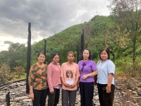 CHỦ TỊCH HỘI LHPN TỈNH THĂM HỎI, ĐỘNG VIÊN HỘI VIÊN SAU VỤ HỎA HOẠN Ở XÃ ĐAKRÔNG