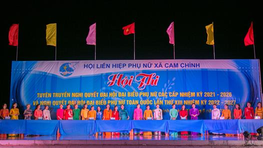 Các đội thi tham gia phần thi trả lời câu hỏi kiến thức - Ảnh: Lê Trường