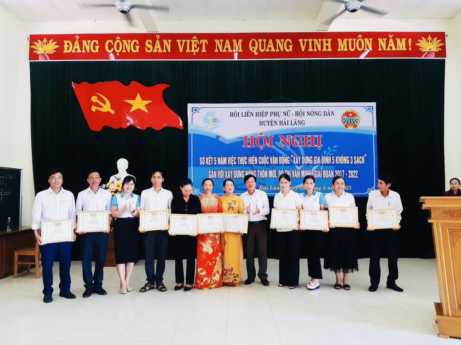 Huyện Hải Lăng tuyên dương các điển hình trong công tác thực hiện cuộc vận động “5 không, 3 sạch”