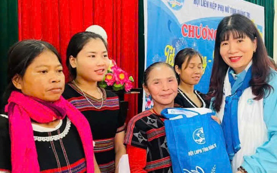 HỘI LHPN TỈNH QUẢNG TRỊ TRAO HÀNG TRĂM SUẤT QUÀ TẾT CHO HỘI VIÊN, PHỤ NỮ, TRẺ EM NGHÈO